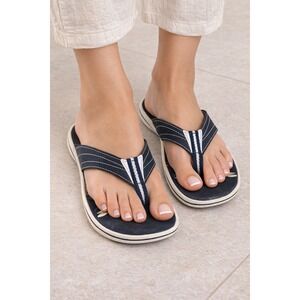 Clarks Flip Flop Sandals Navy Dragonfly Floral Print Women Sz 6M Resort Coastal